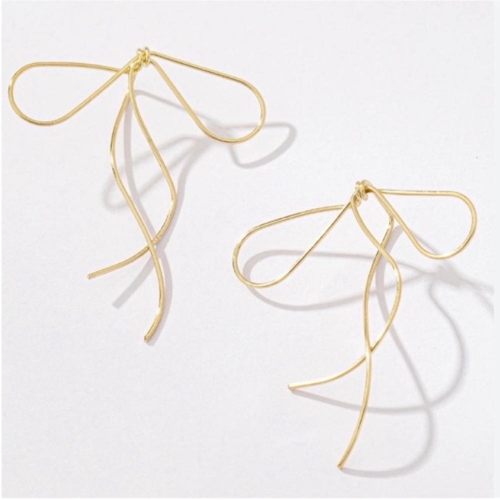 New! Gold Bow Wire Earrings (1010)